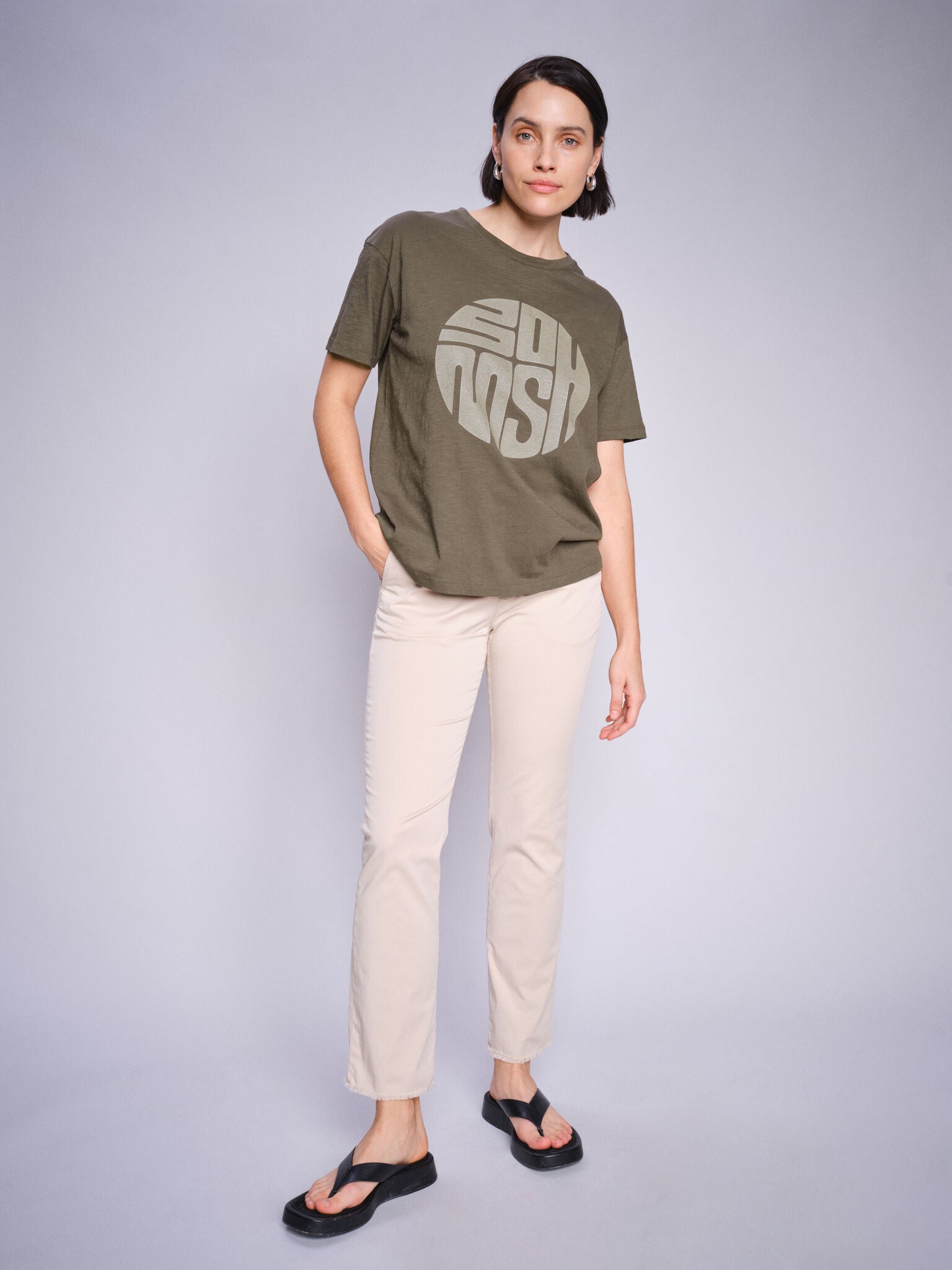 Modelshot / Feather Gray / Detail